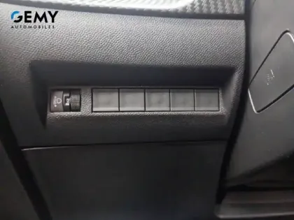 Photo 19 Peugeot 208  PureTech 100 S&S BVM6