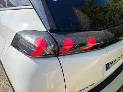 Photo 16 Peugeot 2008  PureTech 100 S&S BVM6