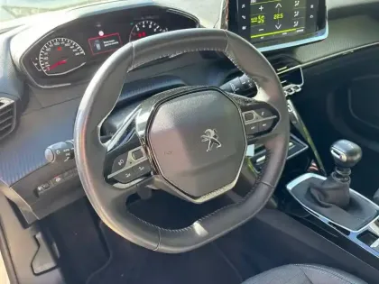 Photo 8 Peugeot 2008  PureTech 100 S&S BVM6