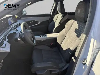 Photo 14 Peugeot 5008  Plug-in Hybrid 225 ch e-DCS7