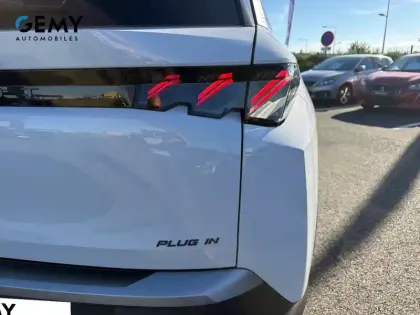 Photo 27 Peugeot 5008  Plug-in Hybrid 225 ch e-DCS7