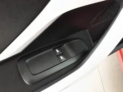 Photo 19 Peugeot 208  PureTech 68ch BVM5