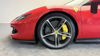 Photo 10 Ferrari 296 GTB  3.0 Turbo V6 Hybride 830 ch