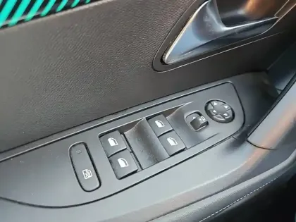 Photo 17 Peugeot 2008  Electrique 136 ch