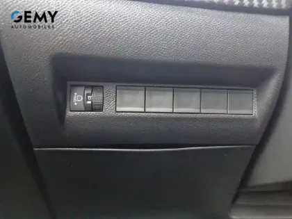 Photo 46 Peugeot 208  Hybrid 100 e-DCS6