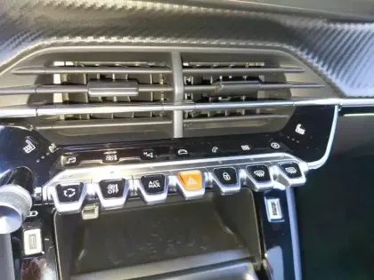 Photo 14 Peugeot 208  Electrique 50 kWh 136ch
