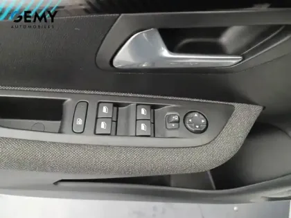 Photo 33 Peugeot 208  Electrique 50 kWh 136ch