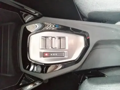 Photo 13 Peugeot 208  Hybrid 110 ch e-DCS6