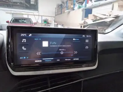 Photo 14 Peugeot 208  Hybrid 110 ch e-DCS6