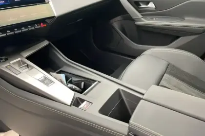 Photo 9 Peugeot 308  Electrique 55 kWh 156ch