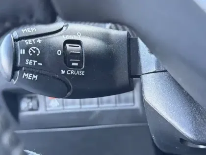 Photo 18 Peugeot 208  PureTech 100 S&S BVM6