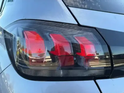 Photo 16 Peugeot 208  PureTech 100 S&S BVM6