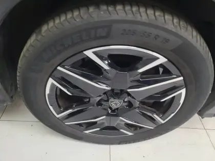 Photo 9 Peugeot 5008  Hybrid 145 ch e-DCS6