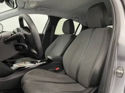 Photo 13 Peugeot 208  Hybrid 100 e-DCS6
