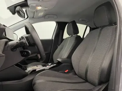 Photo 13 Peugeot 208  Hybrid 100 e-DCS6