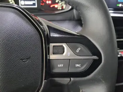 Photo 35 Peugeot 208  PureTech 75 S&S BVM5