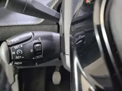 Photo 33 Peugeot 208  PureTech 75 S&S BVM5