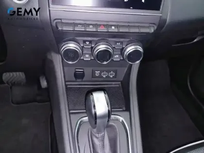 Photo 13 Renault Captur  E-Tech hybride rechargeable 160