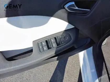 Photo 13 Renault Clio  E-Tech full hybrid 145