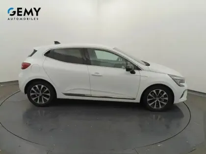 Photo 18 Renault Clio  E-Tech full hybrid 145