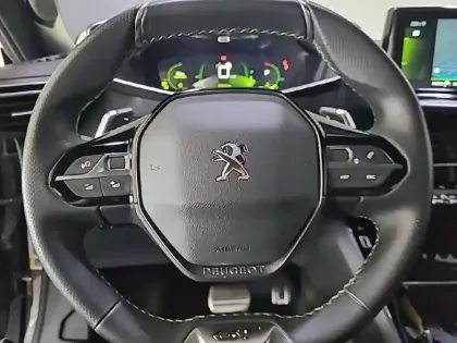 Photo 17 Peugeot 2008  PureTech 130 S&S EAT8