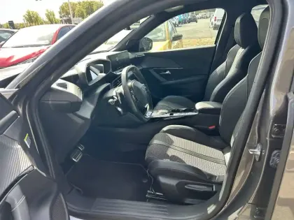 Photo 6 Peugeot 2008  PureTech 130 S&S EAT8