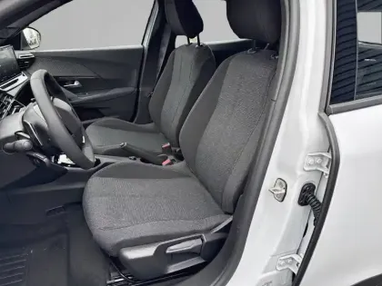 Photo 8 Peugeot 2008  Hybrid 145 ch e-DCS6