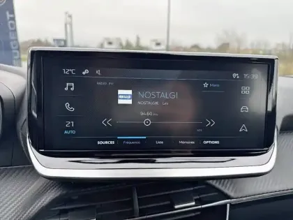 Photo 10 Peugeot 2008  Hybrid 145 ch e-DCS6