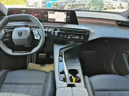 Photo 27 Peugeot 3008  Hybrid 145 e-DCS6
