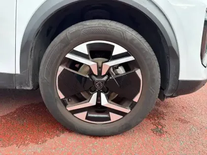 Photo 12 Peugeot 2008  PureTech 130 S&S EAT8