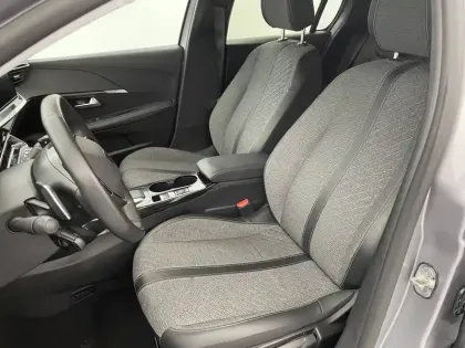 Photo 13 Peugeot 208  Hybrid 100 e-DCS6
