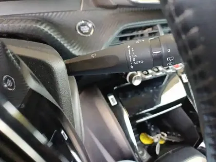 Photo 21 Peugeot 2008  PureTech 130 S&S BVM6
