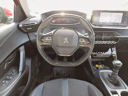 Photo 8 Peugeot 2008  PureTech 130 S&S BVM6