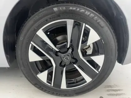Photo 18 Peugeot 208  Hybrid 100 e-DCS6