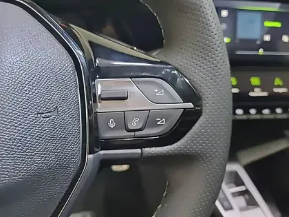 Photo 47 Peugeot 408  Hybrid 145 e-DCS6