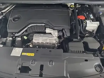Photo 38 Peugeot 408  Hybrid 145 e-DCS6