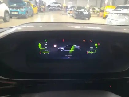 Photo 11 Peugeot 408  Hybrid 145 e-DCS6