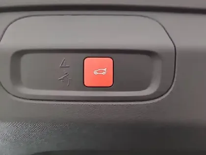 Photo 42 Peugeot 408  Hybrid 145 e-DCS6