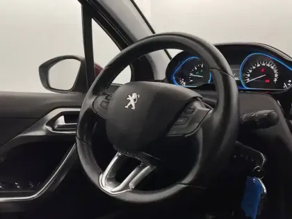 Photo 28 Peugeot 2008  BlueHDi 100ch S&S BVM6