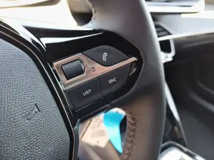 Photo 19 Peugeot 2008  Hybrid 145 ch e-DCS6