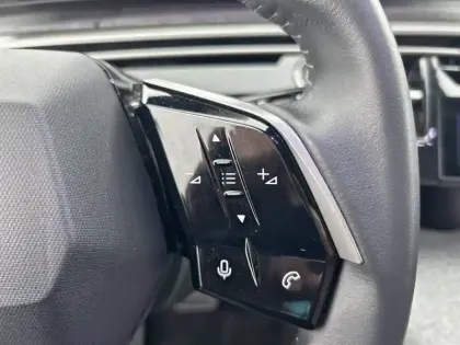 Photo 16 Peugeot 5008  Hybrid 145 ch e-DCS6
