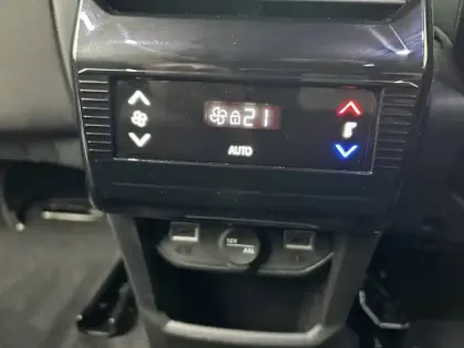 Photo 11 Peugeot 5008  Hybrid 145 ch e-DCS6