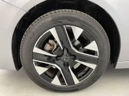 Photo 16 Peugeot 208  Hybrid 100 e-DCS6