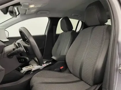 Photo 13 Peugeot 208  Hybrid 100 e-DCS6