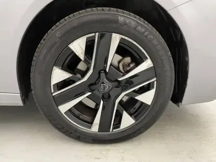 Photo 17 Peugeot 208  Hybrid 100 e-DCS6