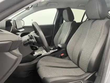 Photo 13 Peugeot 208  Hybrid 100 e-DCS6