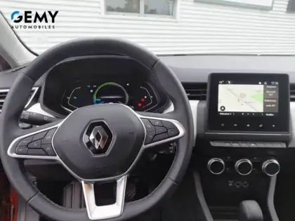 Photo 12 Renault Clio  E-Tech full hybrid 145
