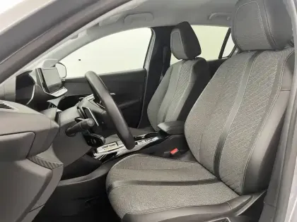 Photo 13 Peugeot 208  Hybrid 100 e-DCS6
