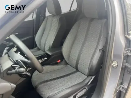 Photo 8 Peugeot 2008  Hybrid 145 ch e-DCS6