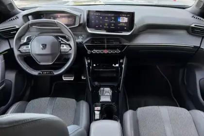 Photo 15 Peugeot 2008  PureTech 130 S&S EAT8